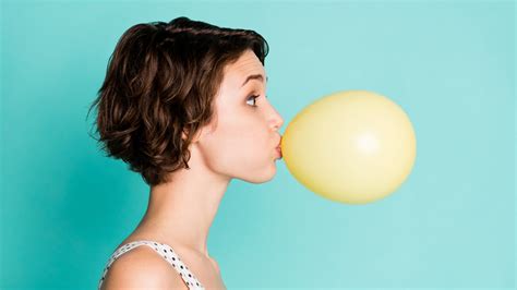 blowing chewing gum|how to blow a bubble with gum.